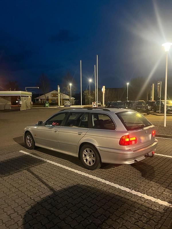 Gebraucht BMW 525 163 PS (119 kW) 2003 Silber Kombi