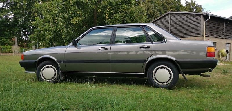 Grau Gebraucht 1986 Audi 80 Limousine | 3.250 € - Bild 1/4