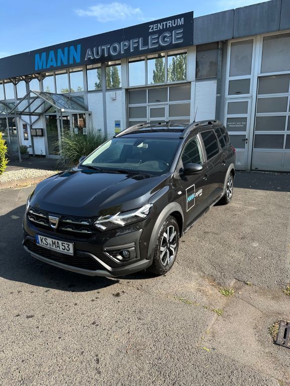 Schwarz Gebraucht 2022 Dacia Jogger Extreme Limousine | 14.999 € - Bild 1/4