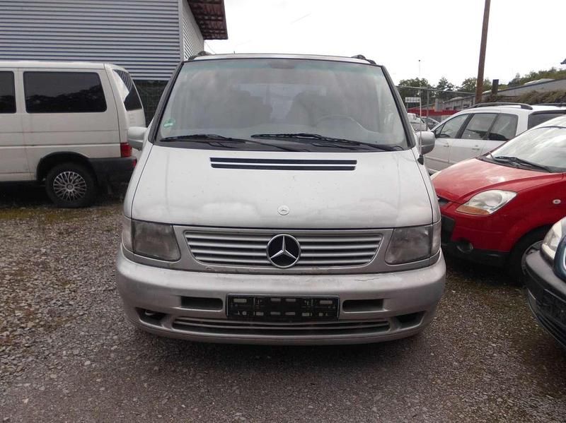 Gebraucht Mercedes V220 122 PS (89 kW) 2000 Silber Van / Kleinbus