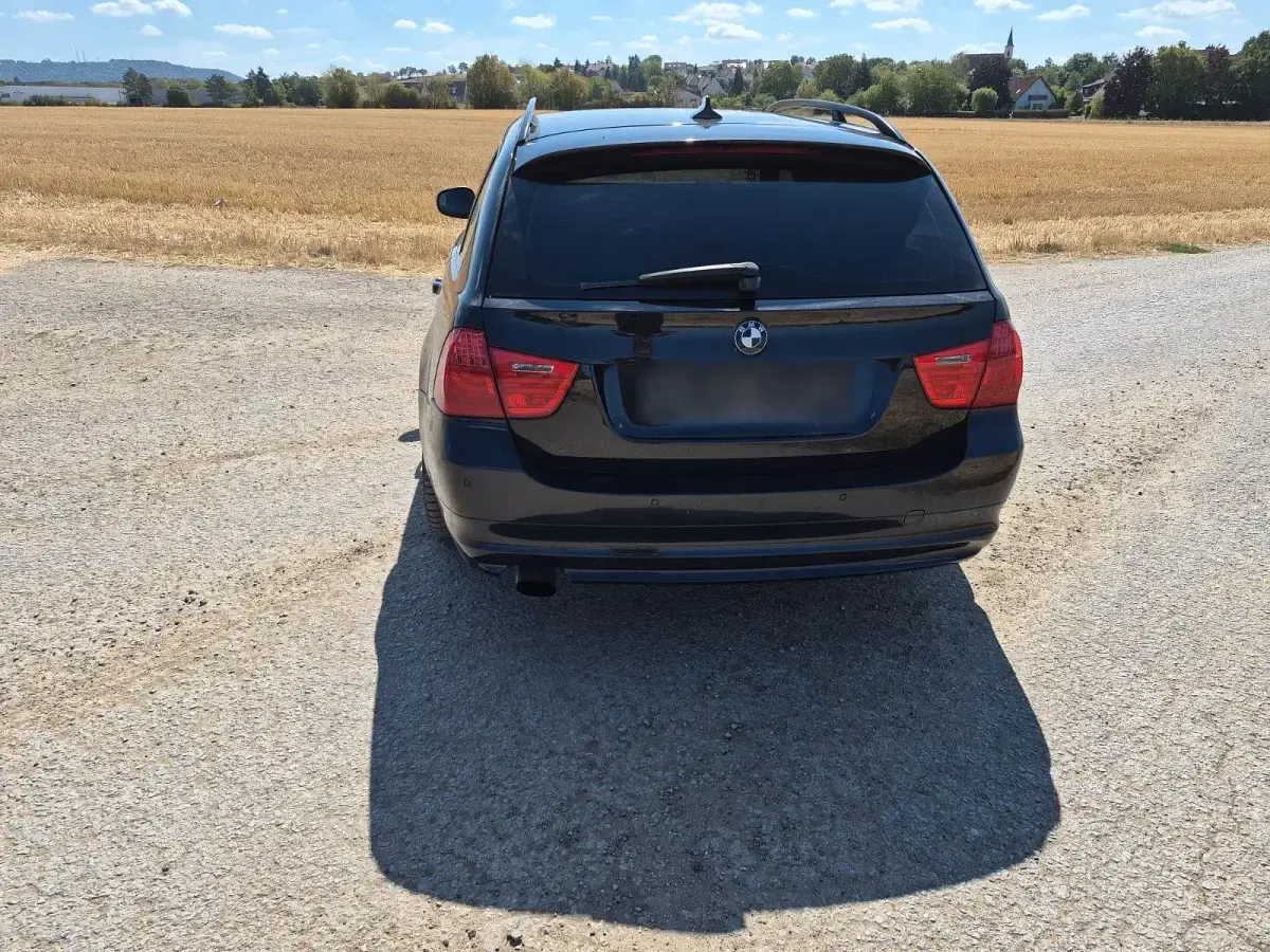 Gebraucht BMW 318 143 PS (105 kW) 2009 Schwarz Kombi