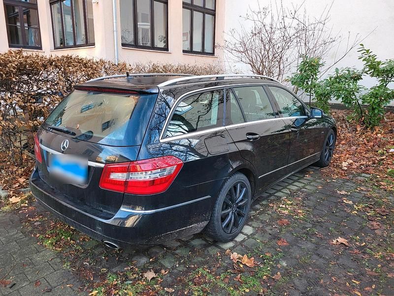 Gebraucht Mercedes E350 231 PS (169 kW) 2010 Schwarz Kombi