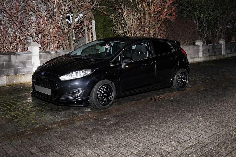 Gebraucht Ford Fiesta Titanium 101 PS (74 kW) 2015 Schwarz Limousine