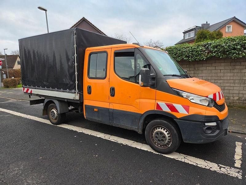 Gebraucht Iveco Daily 126 PS (92 kW) 2015 Orange Limousine