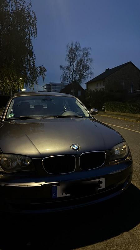 Grau Gebraucht 2007 BMW 118 Kleinwagen | 5.000 € - Bild 1/2