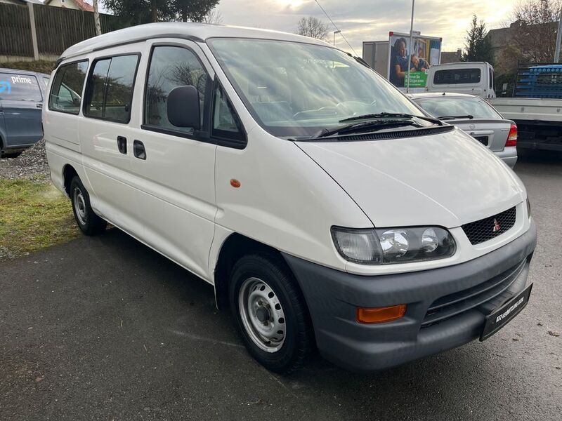 Weiß Gebraucht 2001 Mitsubishi Space Gear Van / Kleinbus | 6.900 € - Bild 1/4