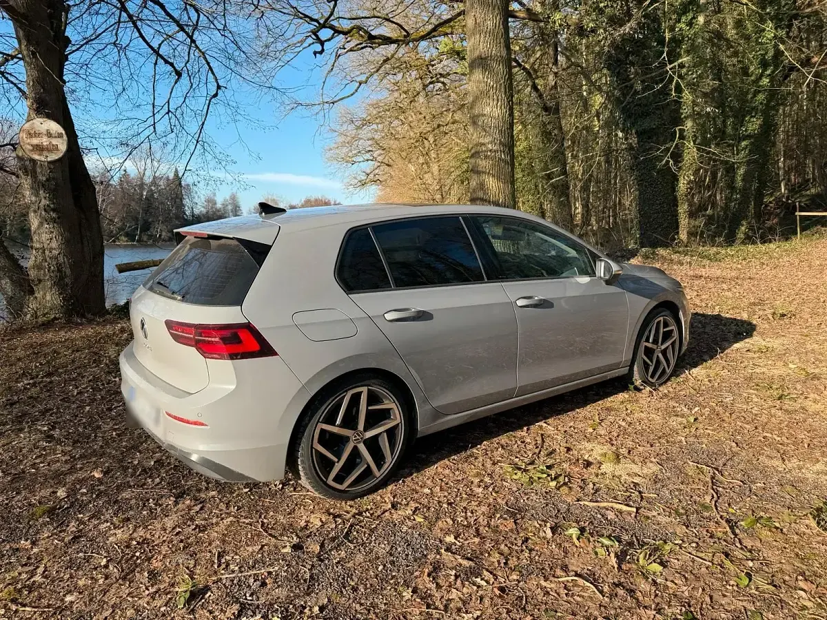 Gebraucht VW Golf VIII 150 PS (110 kW) 2021 Grau Kleinwagen