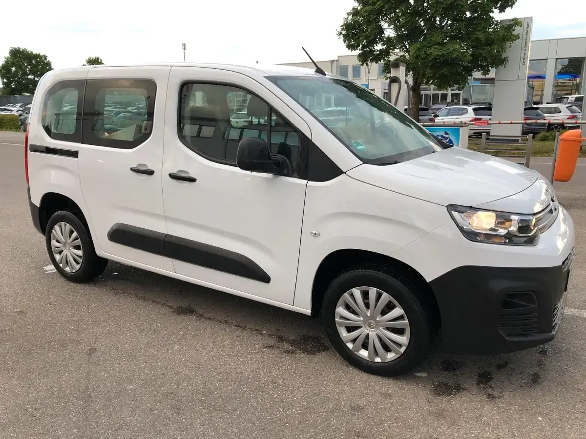 Gebraucht Citroën Berlingo 101 PS (74 kW) 2023 Weiß Van / Kleinbus