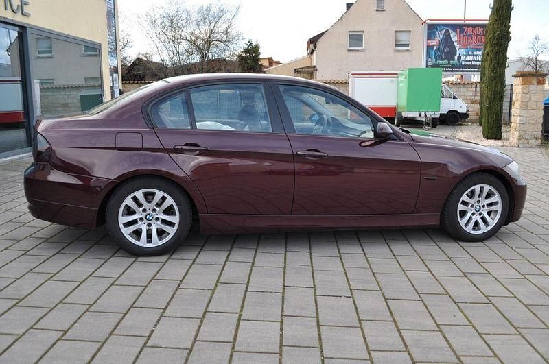 Gebraucht BMW 318 Advantage 143 PS (105 kW) 2008 Rot Limousine