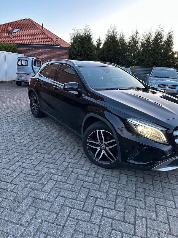 Gebraucht Mercedes GLA200 136 PS (100 kW) 2014 Schwarz SUV