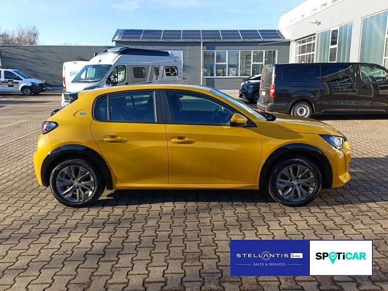 Gebraucht Peugeot e-208 Active 100 kW (136 PS) 2022 Gelb Kleinwagen