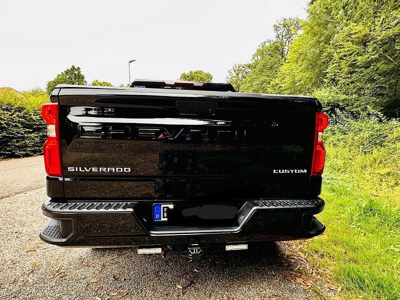 Gebraucht Chevrolet Silverado 314 PS (230 kW) 2022 Schwarz SUV