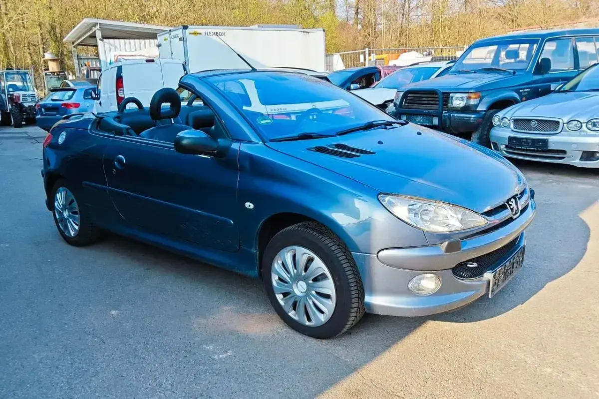 Gebraucht Peugeot 206 CC Platinum 109 PS (80 kW) 2005 Lackierung eisengrau/metallic Cabrio