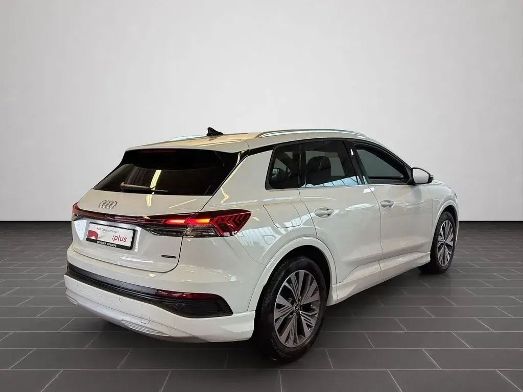 Gebraucht Audi Q4 e-tron Sport 219 kW (299 PS) 2023 Gletscherweiß metallic SUV