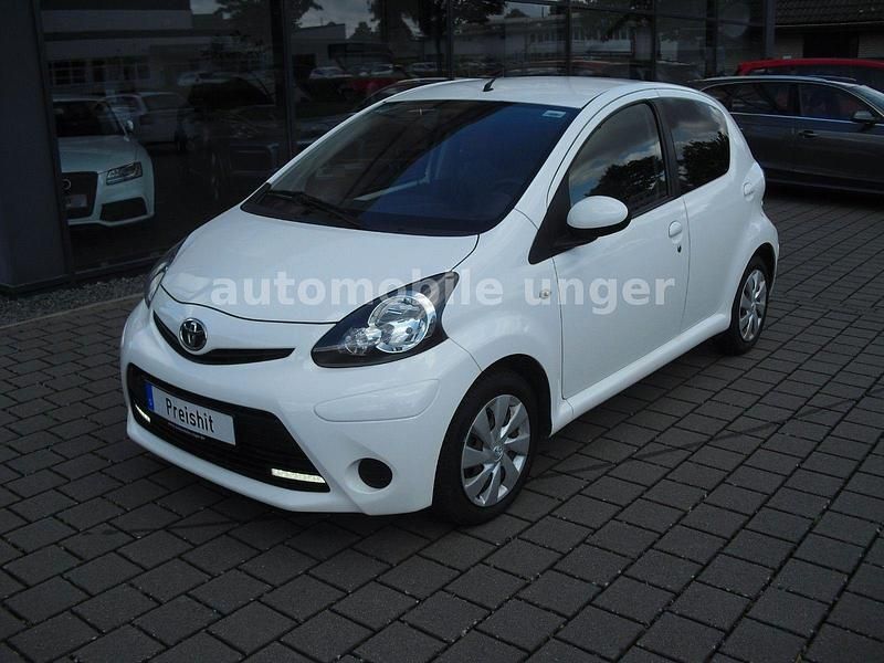 Weiß Gebraucht 2014 Toyota Aygo Connect Style Kleinwagen | 5.180 € (Guter Preis) - Bild 1/4