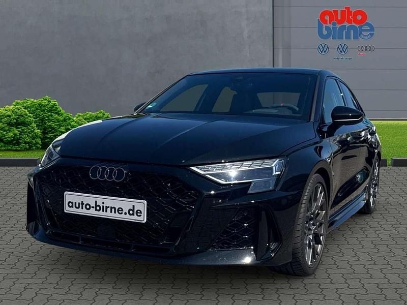 Mythosschwarz metallic Gebraucht 2025 Audi RS3 Sport Kleinwagen | 77.880 € (Teuer) - Bild 1/4
