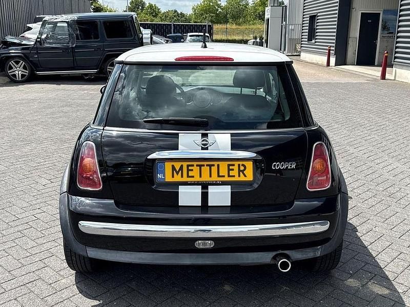 Second-hand Mini Cooper Pepper 116 CP (85 kW) 2002 Negru Hatchback