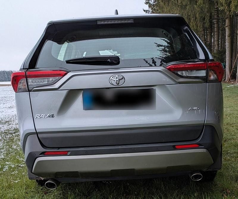 Gebraucht Toyota RAV4 175 PS (128 kW) 2022 Silber SUV