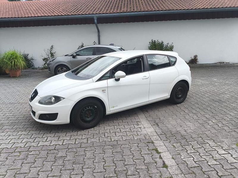 Weiß Gebraucht 2012 Seat Leon Copa Limousine | 4.800 € (Guter Preis) - Bild 1/4