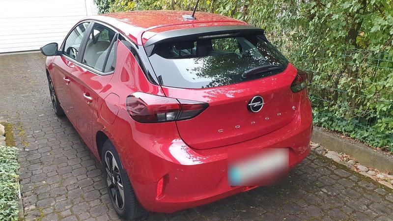 Używany Opel Corsa-e Edition 100 kW (136 KM) 2023 Czerwony Hatchback