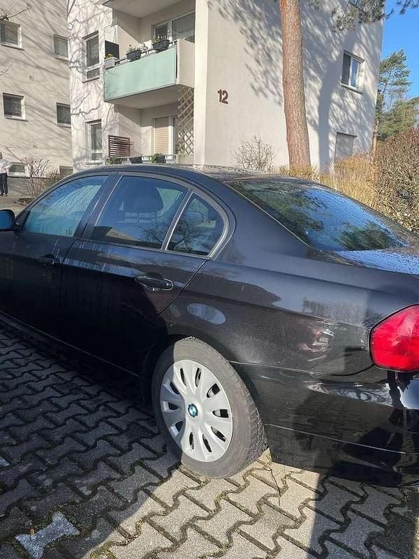 Gebraucht BMW 320 184 PS (135 kW) 2011 Limousine