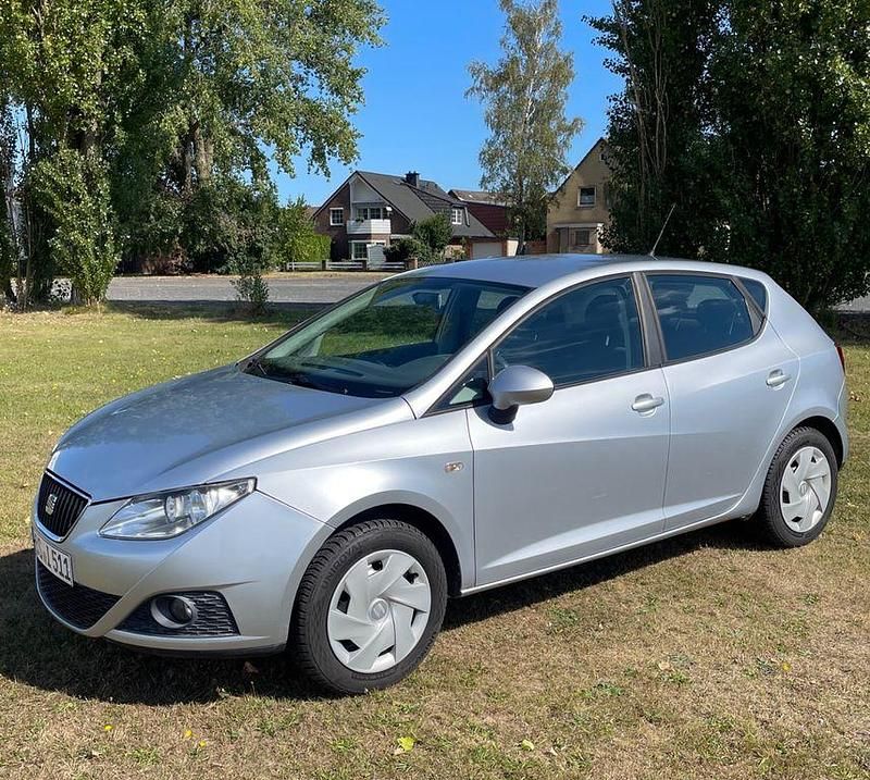 Silber Gebraucht 2011 Seat Ibiza Stylance Limousine | 3.500 € (Fairer Preis) - Bild 1/4