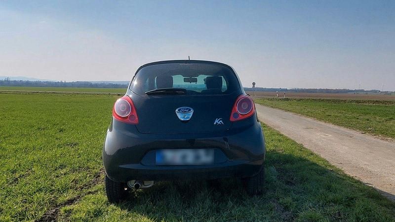 Gebraucht Ford Ka Titanium 69 PS (50 kW) 2011 Schwarz Kleinwagen
