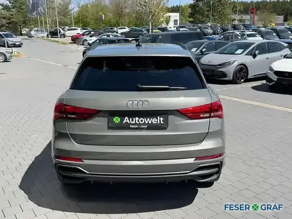 Gebraucht Audi Q3 Ambiente 150 PS (110 kW) 2023 Chronosgrau metallic SUV