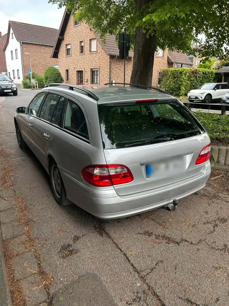 Używany Mercedes E220 150 KM (110 kW) 2004 Srebrny Kombi