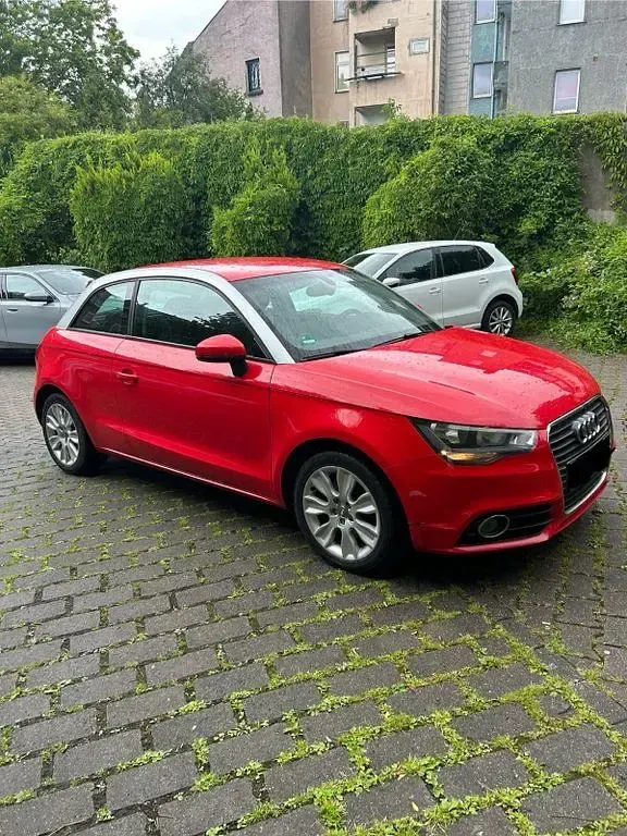 Gebraucht Audi A1 Ambiente 122 PS (89 kW) 2012 Rot Kleinwagen