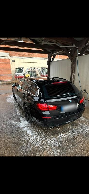 Schwarz Gebraucht 2011 BMW 520 Kombi | 8.500 € (Etwas zu teuer) - Bild 1/4