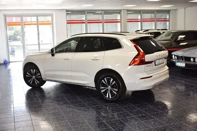 Gebraucht Volvo XC60 Momentum 197 PS (144 kW) 2021 Ice white SUV
