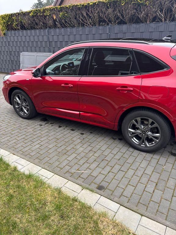 Gebraucht Ford Kuga ST-Line 150 PS (110 kW) 2021 Rot SUV