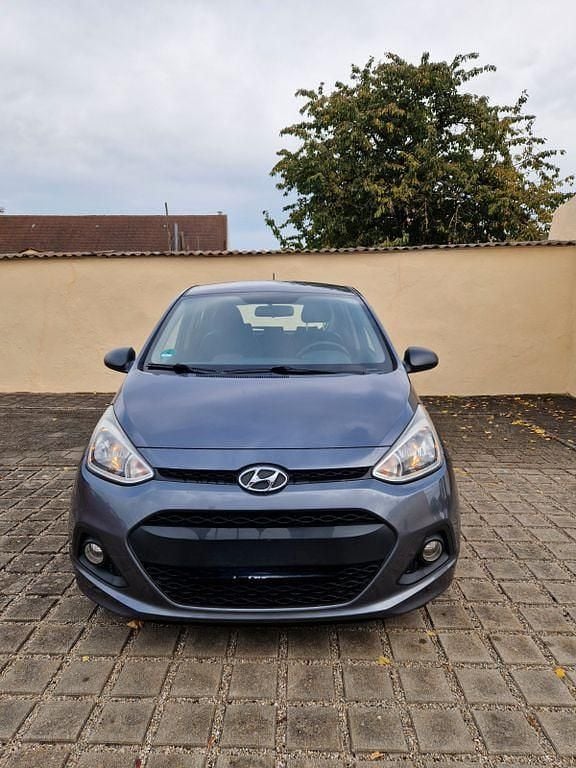 Grau Gebraucht 2014 Hyundai i10 Classic Kleinwagen | 5.499 € (Fairer Preis) - Bild 1/4