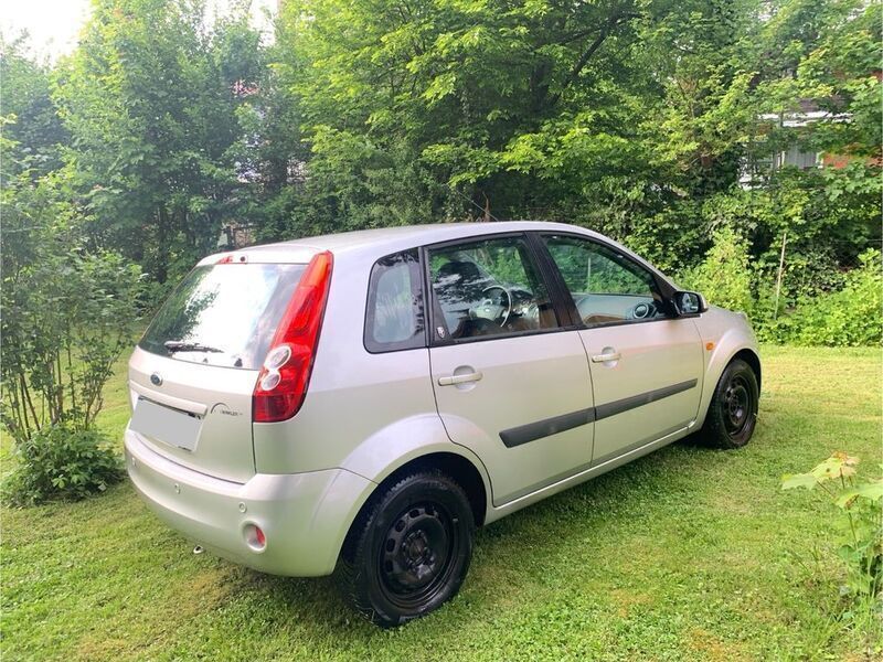 Silber Gebraucht 2006 Ford Fiesta Trend Kleinwagen | 1.900 € (Guter Preis) - Bild 1/4