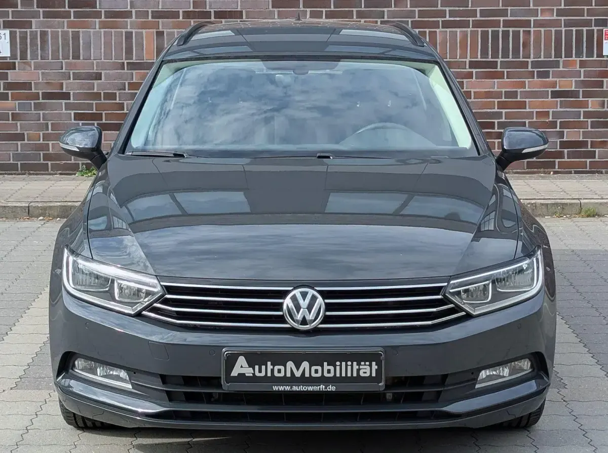 Gebraucht VW Passat Trendline 150 PS (110 kW) 2018 Grau Kombi