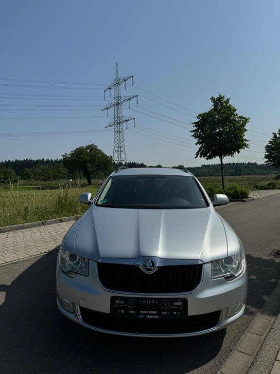 Silber Gebraucht 2012 Skoda Superb Family Kombi | 5.700 € (Fairer Preis) - Bild 1/4