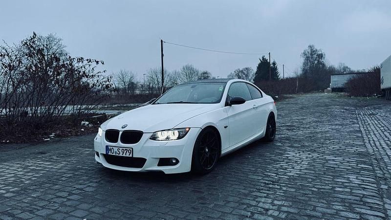 Weiß Gebraucht 2007 BMW 335 Sport Line Coupé | 11.200 € (Superpreis) - Bild 1/4