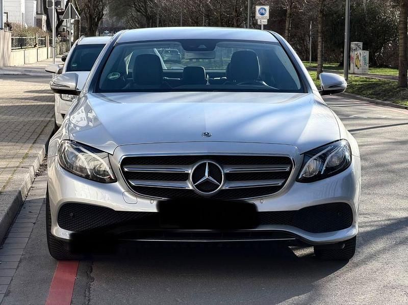 Gebraucht Mercedes E220 Avantgarde 194 PS (142 kW) 2017 Silber Limousine