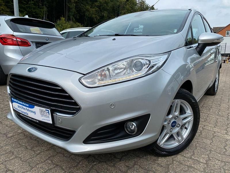 Silber Gebraucht 2013 Ford Fiesta Titanium Kleinwagen | 8.450 € (Guter Preis) - Bild 1/4