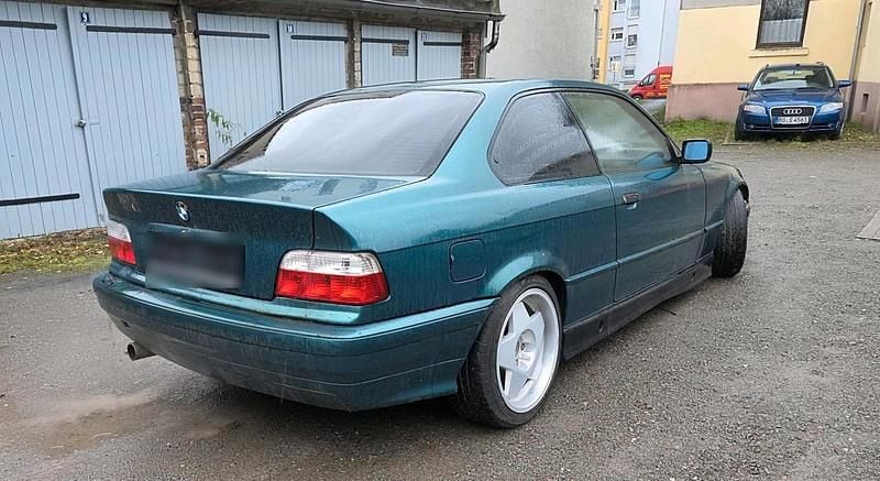 Second-hand BMW 320 Basis 150 CP (110 kW) 1992 Verde Coupe