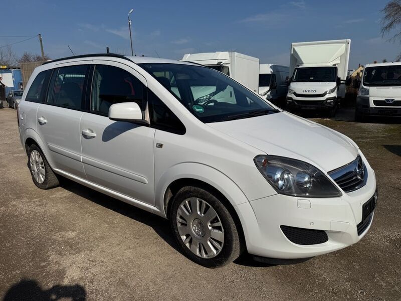 Weiß Gebraucht 2013 Opel Zafira Family Van / Kleinbus | 4.701 € (Fairer Preis) - Bild 1/4