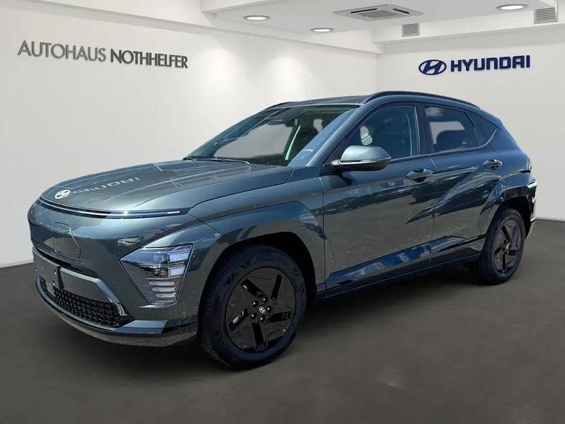 Cypress green / met Gebraucht 2025 Hyundai Kona Trend SUV | 36.290 € (Etwas zu teuer) - Bild 1/1