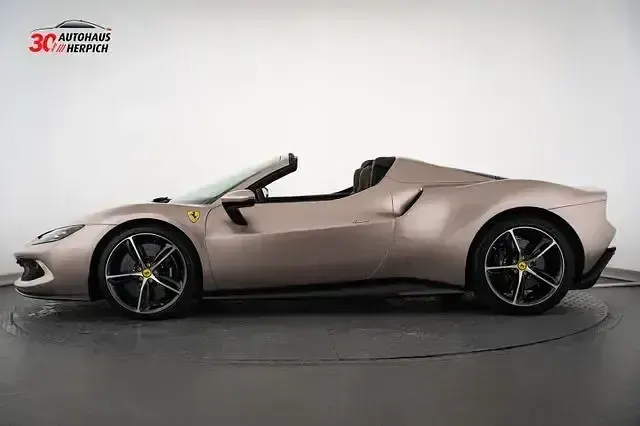 Gebraucht Ferrari 296 829 PS (609 kW) 2024 Bronzo seta Cabrio