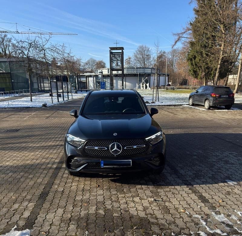 Schwarz Gebraucht 2023 Mercedes GLC220 AMG line SUV | 52.000 € (Guter Preis) - Bild 1/4