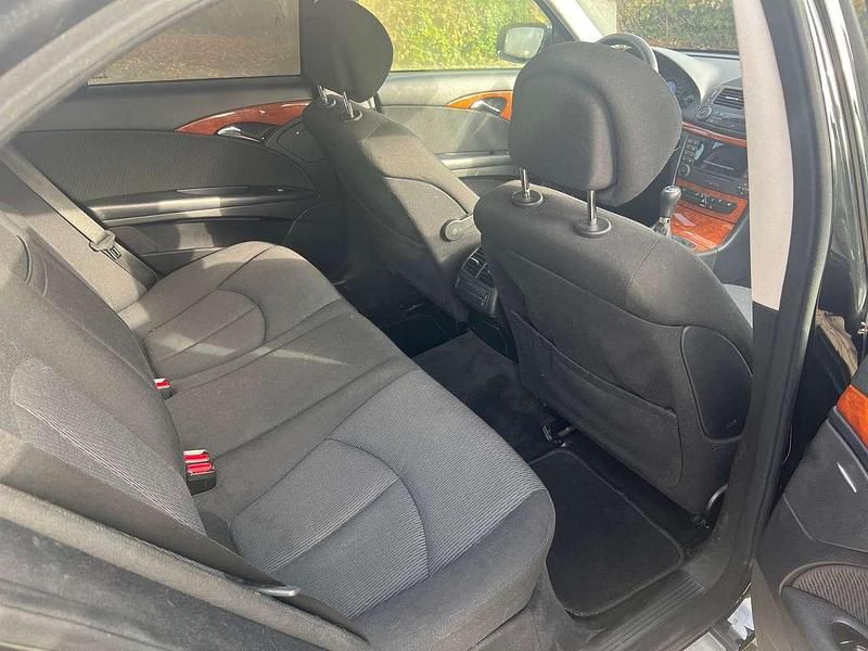 Gebraucht Mercedes E220 Classic 170 PS (125 kW) 2006 Schwarz Limousine