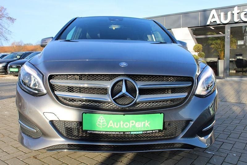 Gebraucht Mercedes B220 Edition 177 PS (130 kW) 2018 Grau Van / Kleinbus