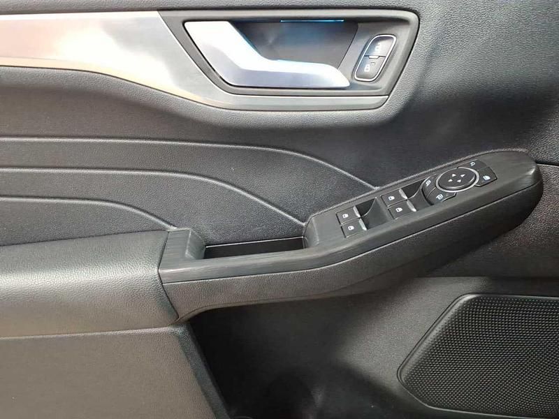 Gebraucht Ford Kuga Titanium 120 PS (88 kW) 2022 Agate black metallic SUV