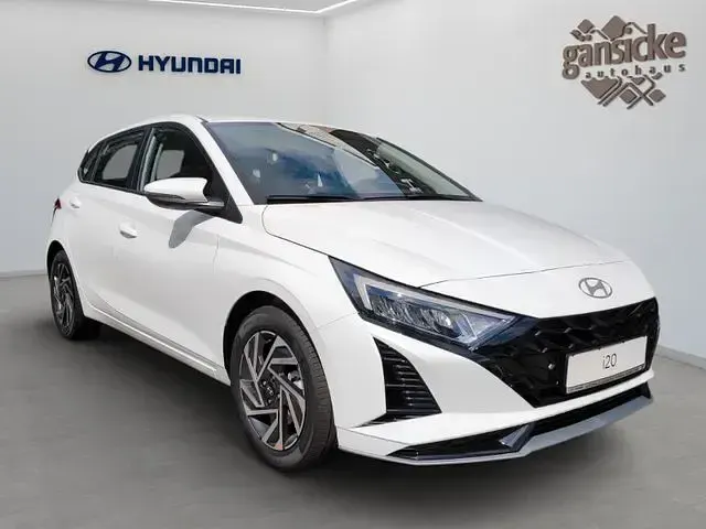 Gebraucht Hyundai i20 Trend 101 PS (74 kW) 2025 Weiß Limousine