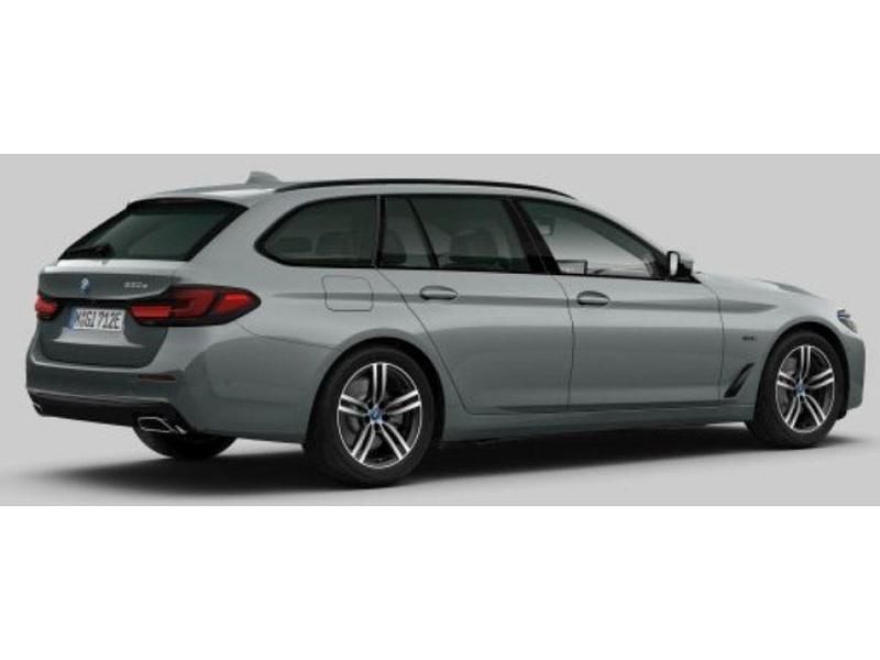 Gebraucht BMW 530e 184 PS (135 kW) 2022 Skyscraper grey (metallic) Kombi